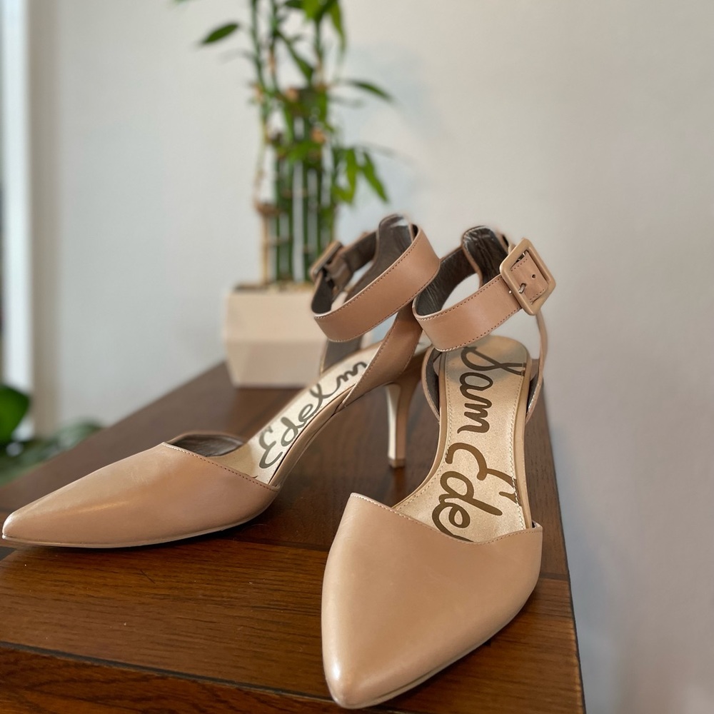 Sam Eldelman Beige Close Toe Pump - image 1